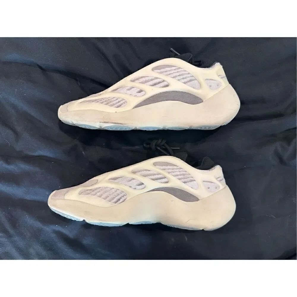 US SIZE 6.5 Yeezys 700 series V3 white and gray